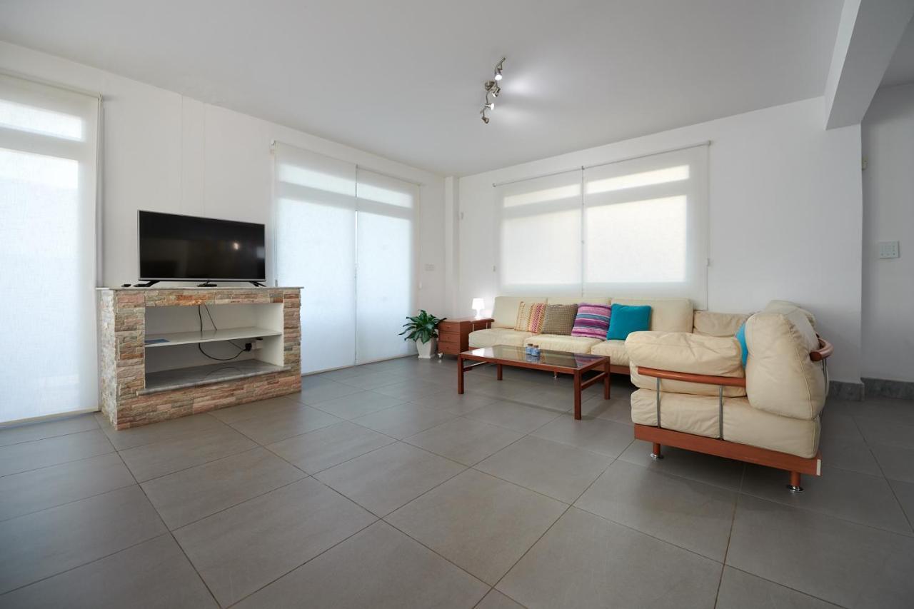 Beach Front Bella Vista By Ezoria Villas 普罗塔拉斯 外观 照片